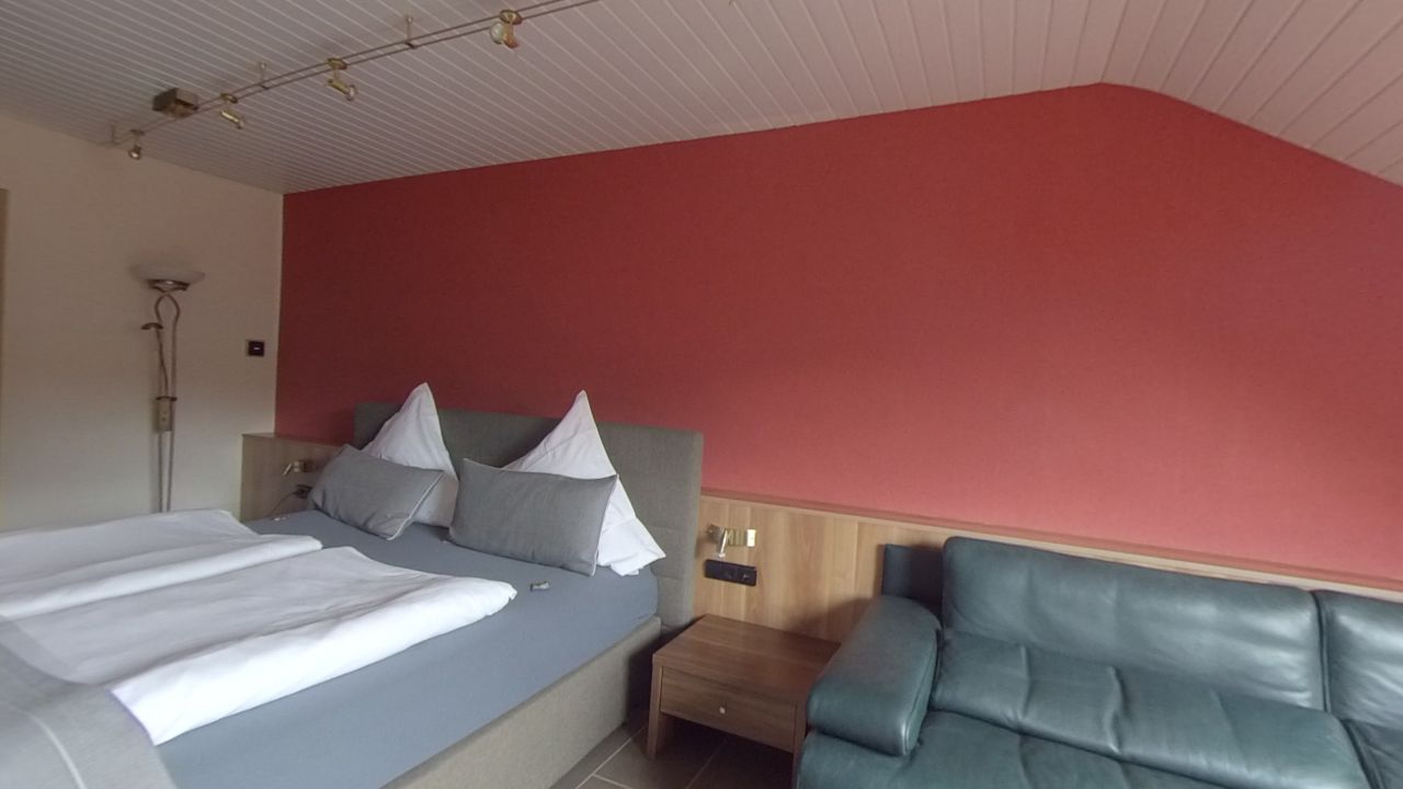 360&deg;-Rundgang Zimmer im Dachgeschoss